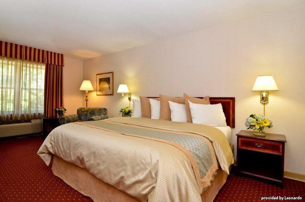 Best Western Plus Morristown Inn-Florham Park Room photo